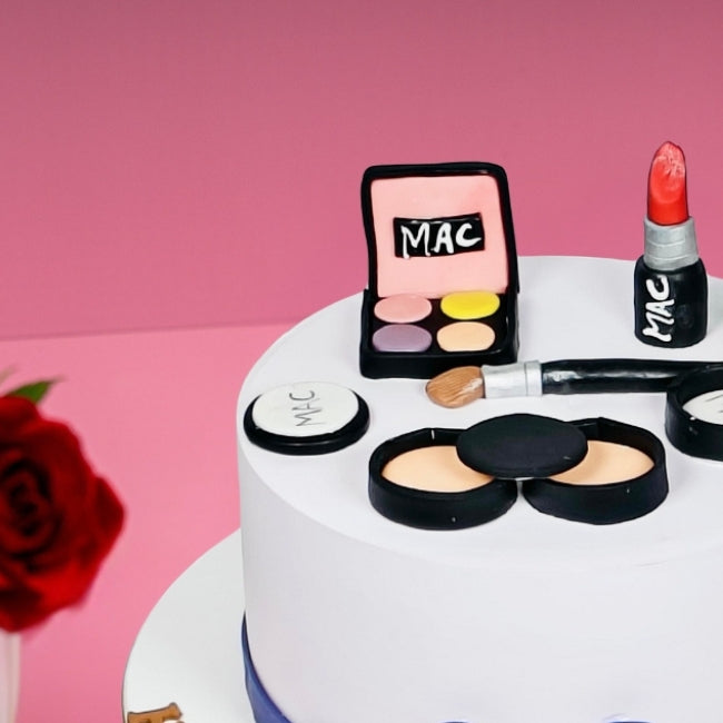 Makeup Queen Theme Cake