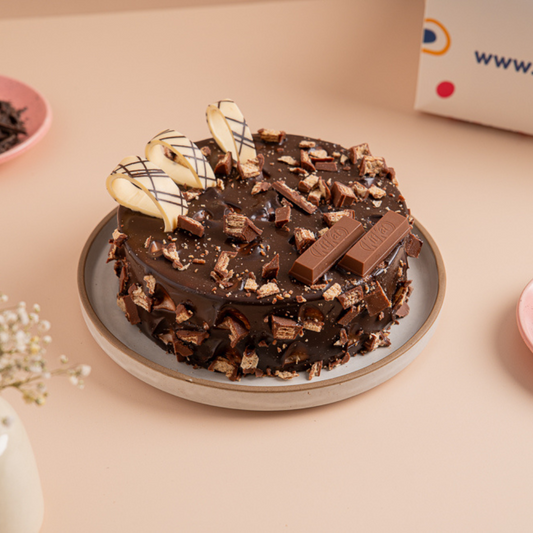 A crunchy Choco KitKat Cake Gurgaon & Delhi NCR | Cakofy