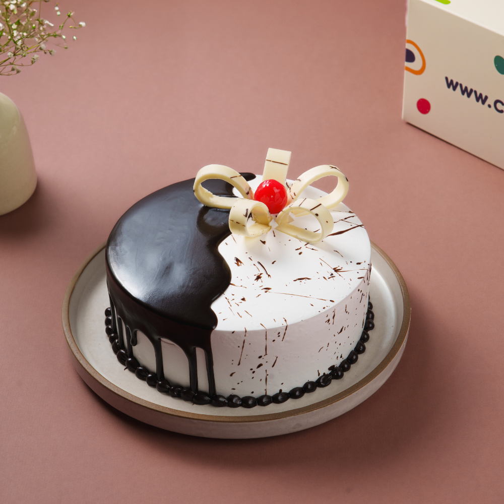 Flower Garnishing Choco Vanilla Cake