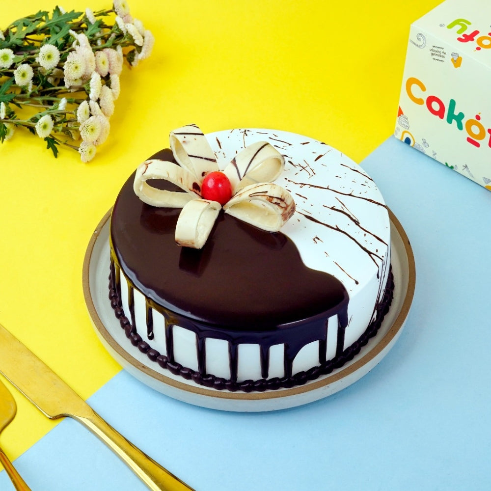 Flower Garnishing Choco Vanilla Cake - Gurgaon & Delhi NCR | Cakofy